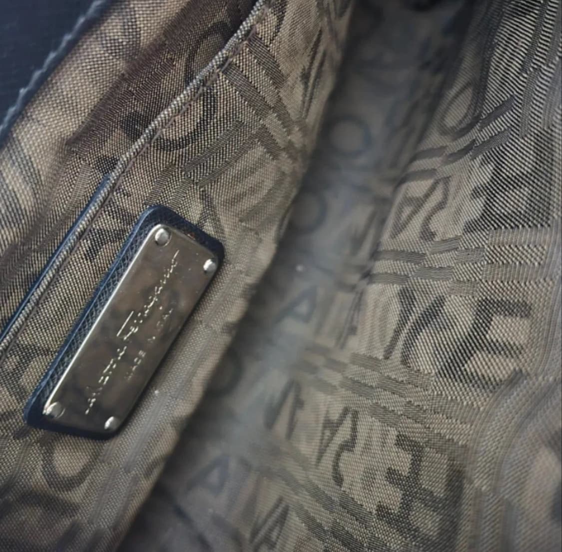 페라가모 은장 클러치 백 지갑 가방 숄더백 페레가모 블랙 턴락로고 간치니 상품이미지4