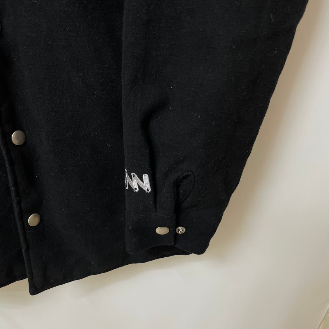 [ XL ] WVUR 남성 로고 누빔 바시티 자켓 상품이미지7