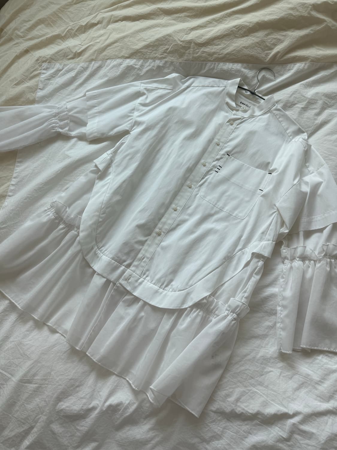 엔폴드 백 티어드 도킹 화이트 셔츠 상품이미지6