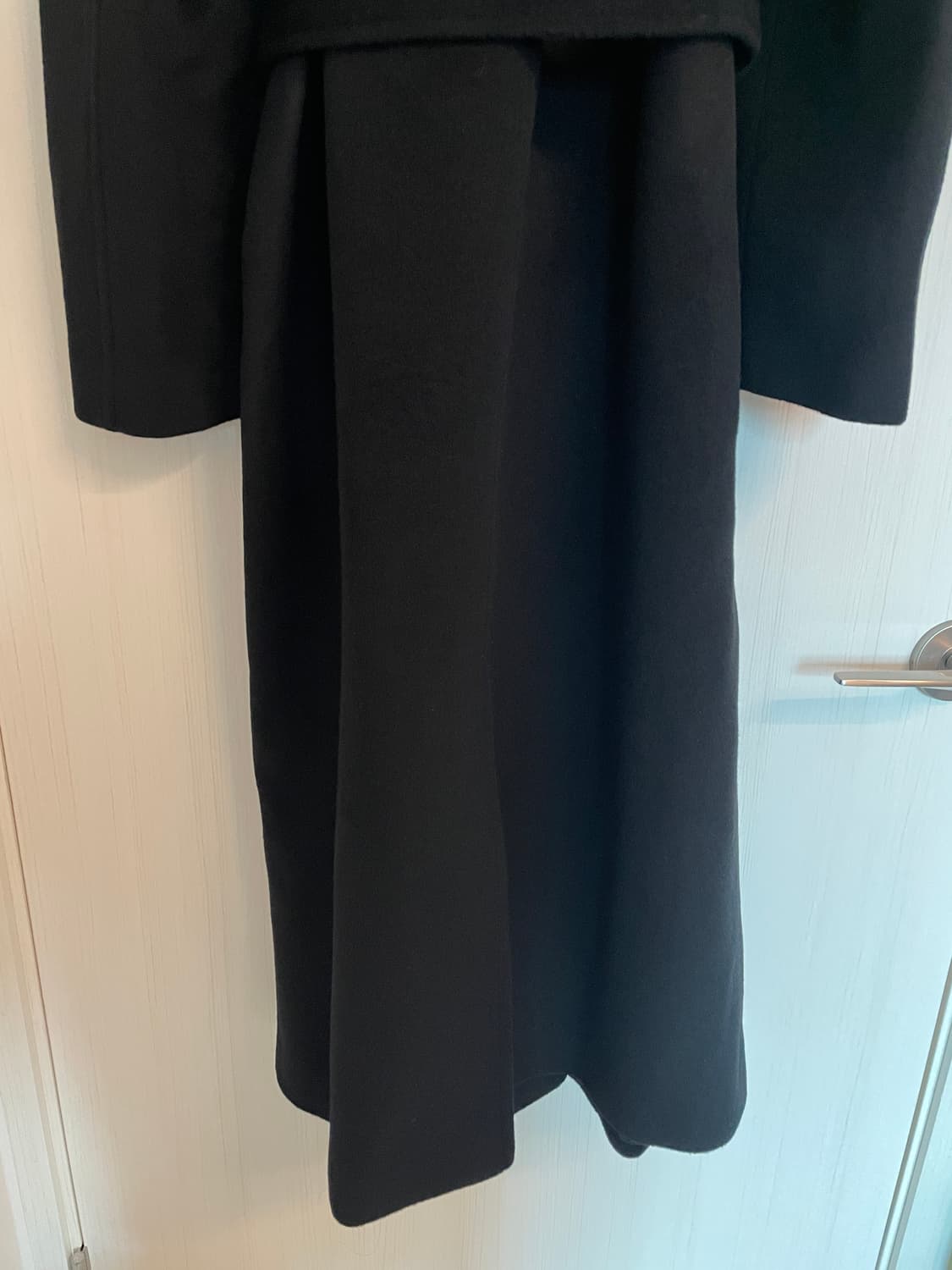 아모멘토 25FW 싱글 브레스티드 롱코트 블랙 상품이미지5