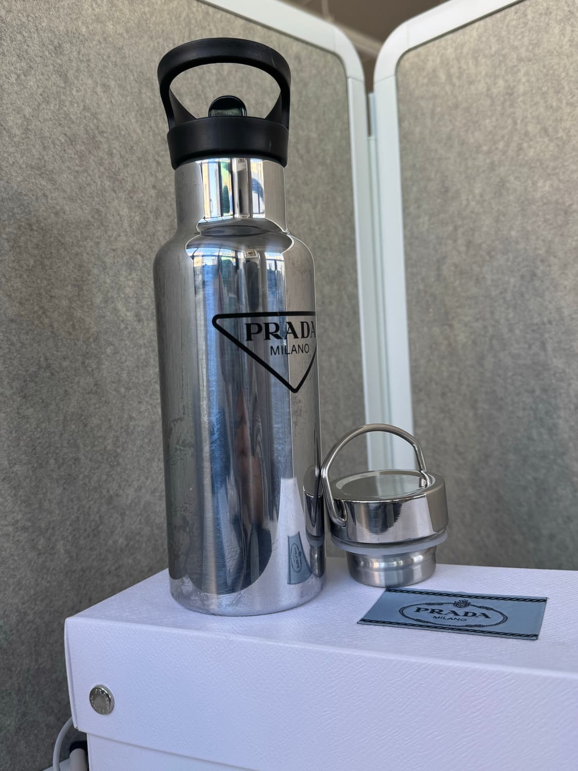 프라다 텀블러 상품이미지1