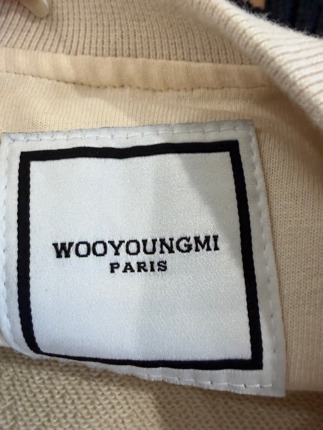 22FW 우영미 코튼 퍼지 백로고 스웨트셔츠 상품이미지6