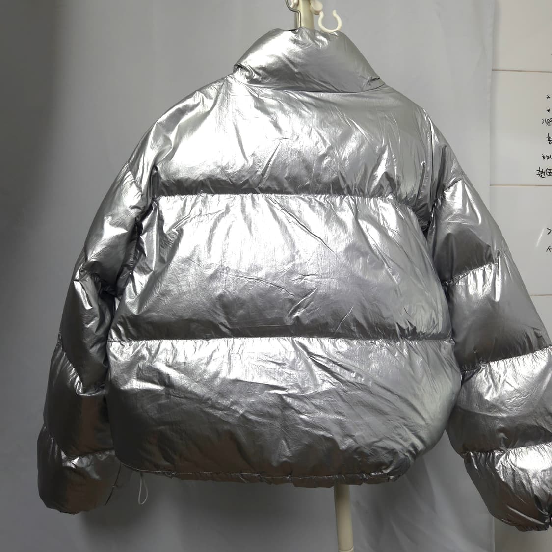 66/128 글로시 메탈릭 푸퍼 크롭 숏패딩  상품이미지7