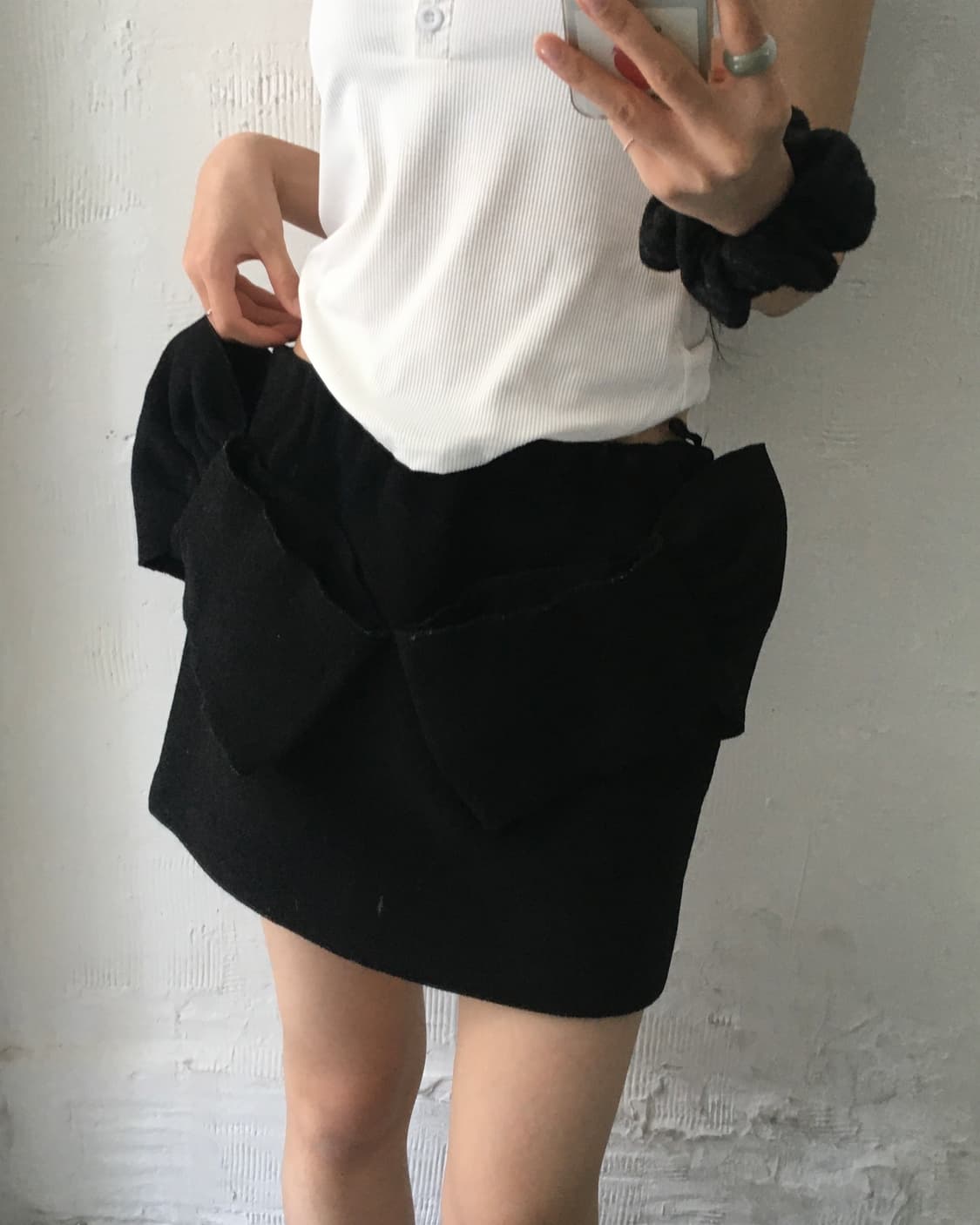 Miu Miu 미우미우 블랙 컬러 리본 로우라이즈 미니 스커트 상품이미지2