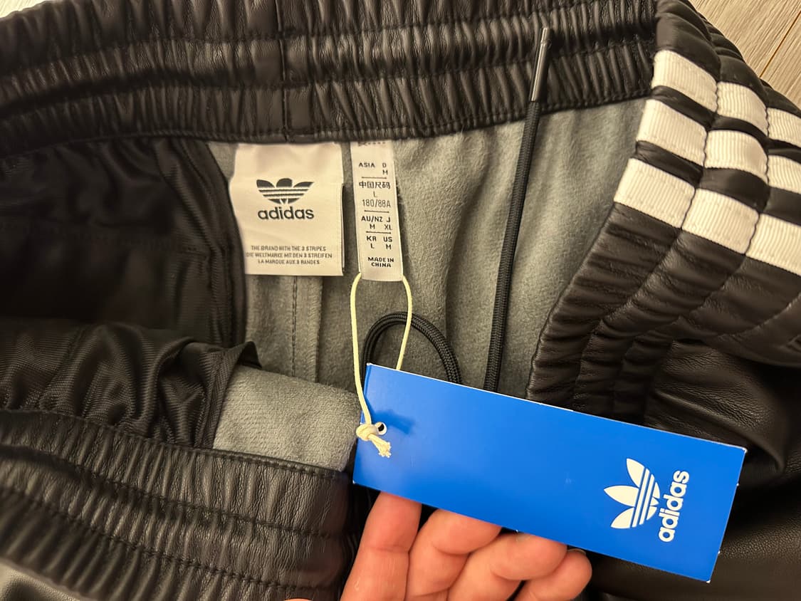 아디다스 오리지널 FLTHR 레더 트랙팬츠 블랙 L (택O) 상품이미지3