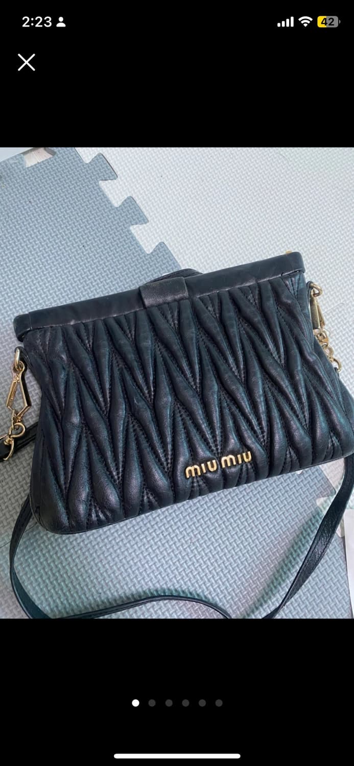 미우미우 마테라쎄 블랙 숄더백 상품이미지1