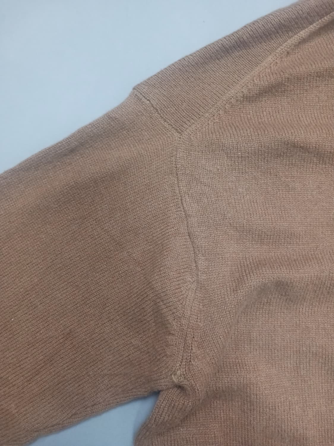 [M] 엠버시로우 캐시미어 브이넥 니트 브라운 상품이미지6