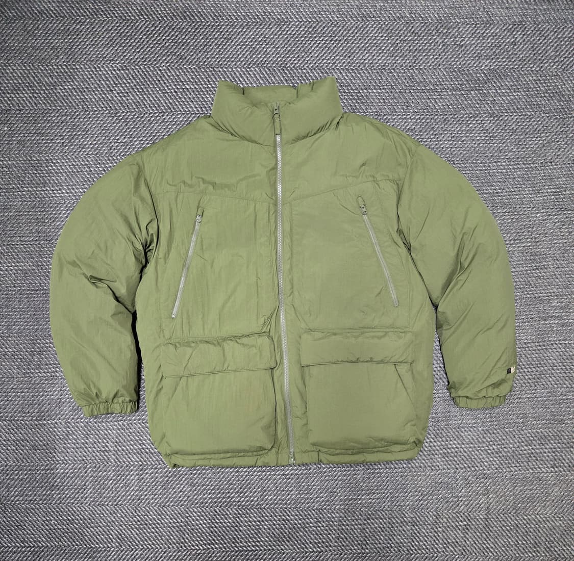 헤드 24ss 오버핏 아웃포켓 다운 점퍼 JHUCW24371KHX 상품이미지1