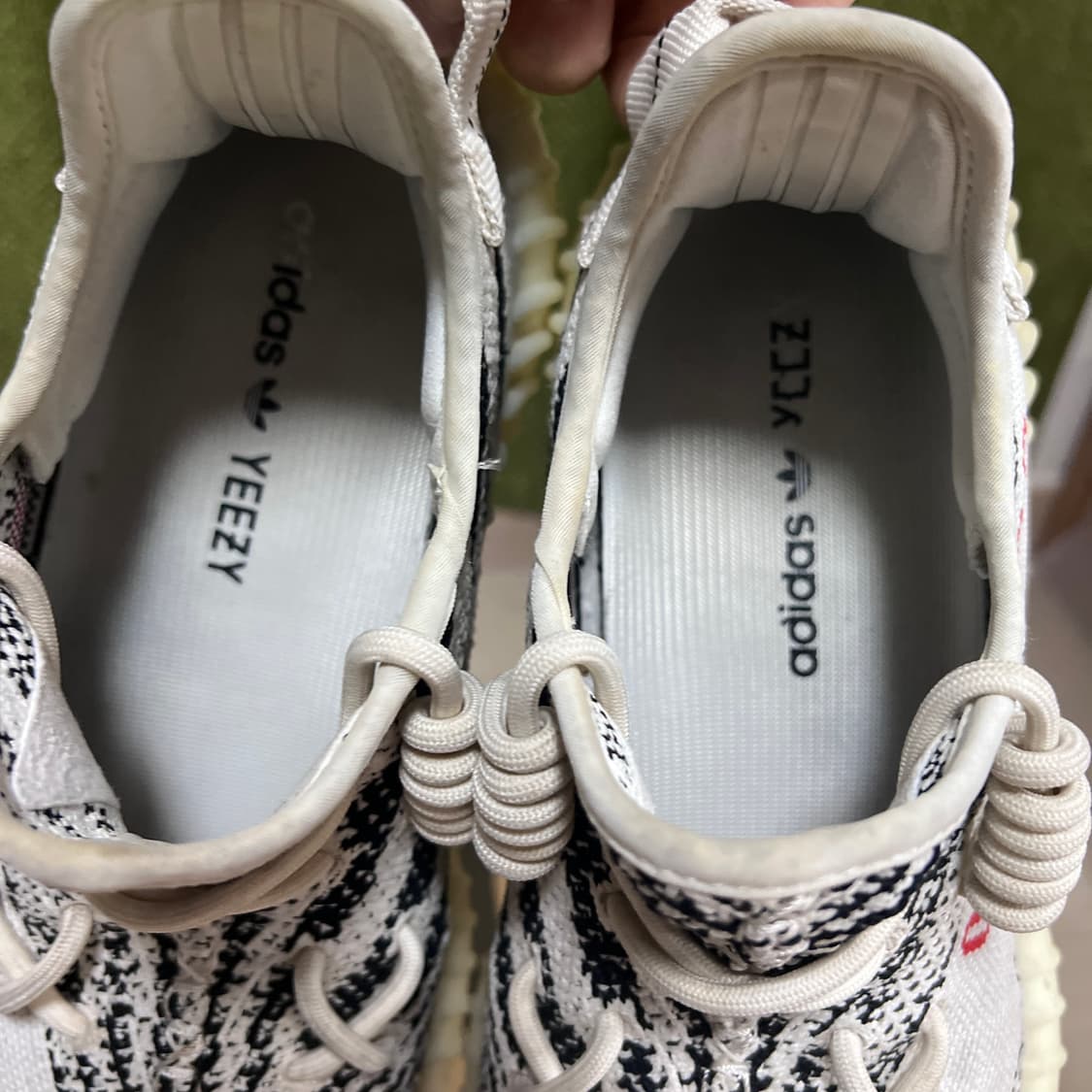 아디다스 이지 부스트 350 V2 지브라 2022/2023 상품이미지4