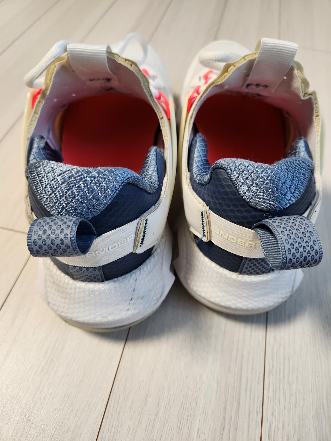 언더아머 운동화 HOVR 메가 MVMNT 신발_T 3023594-104  상품이미지3