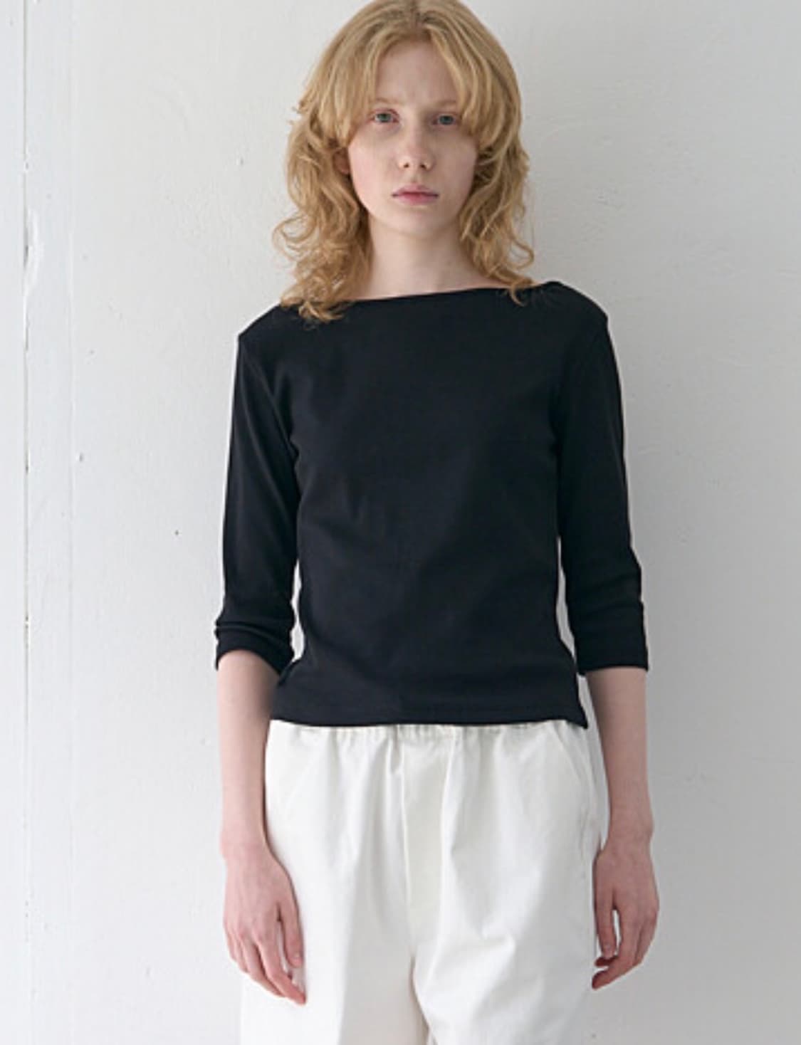 포저 투웨이 U넥 하프 슬리브 티셔츠(블랙) 상품이미지1