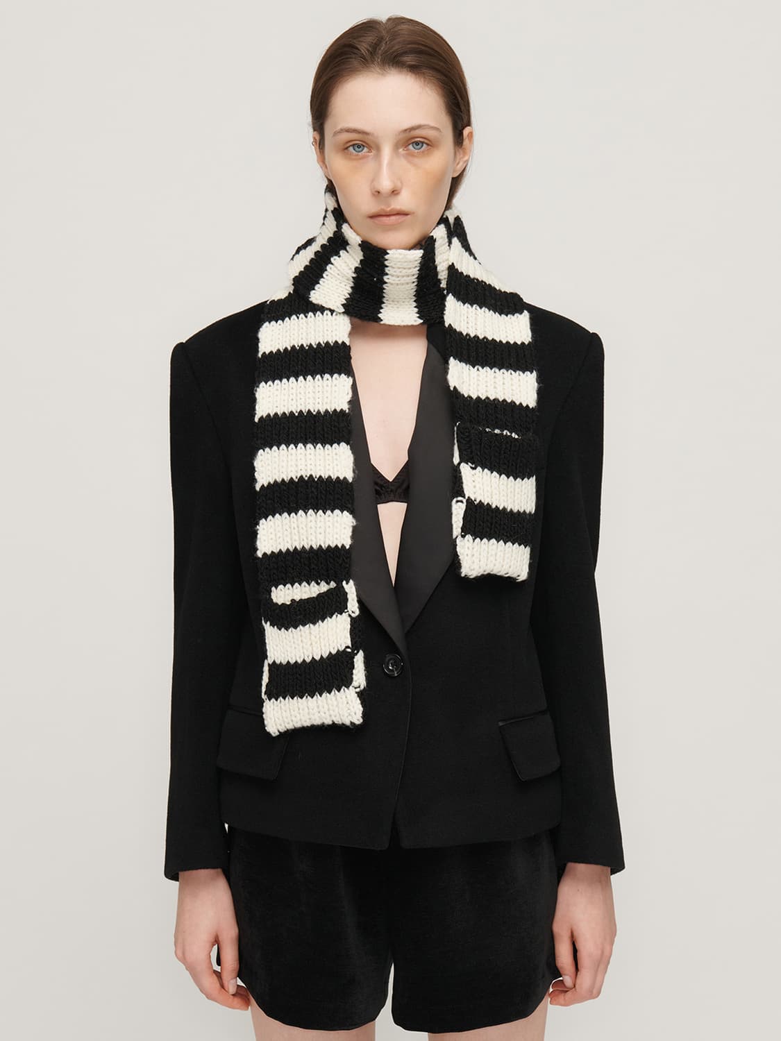 택O) 더오픈프로덕트 스트라이프 포켓 스카프 블랙 아이보리 상품이미지4