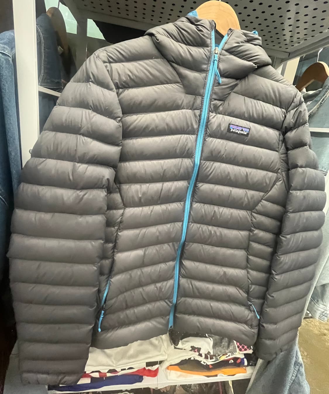 파타고니아 경량패딩 회색 상품이미지3