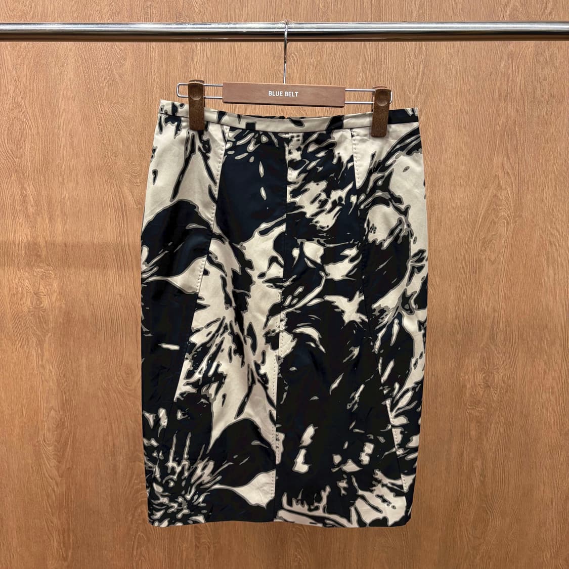 막스마라 미디 스커트 볼드 플로럴 아트워크 프린팅 디테일 H라인 브라운 상품이미지2