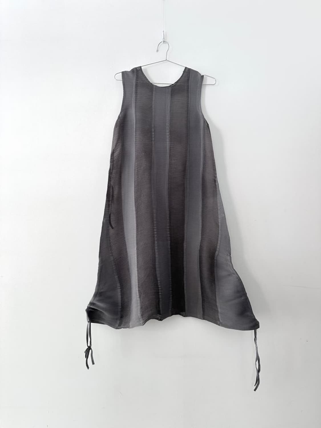 Horizontal panel strap pleats ops & top  상품이미지1