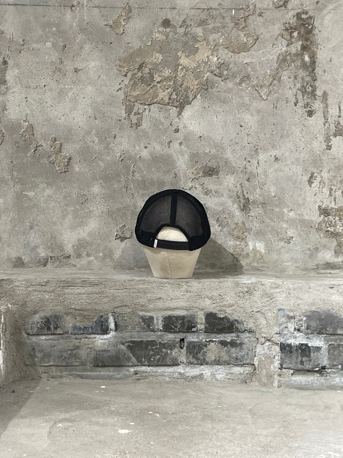 친 다운 블랙 트러커 메쉬 캡 상품이미지5