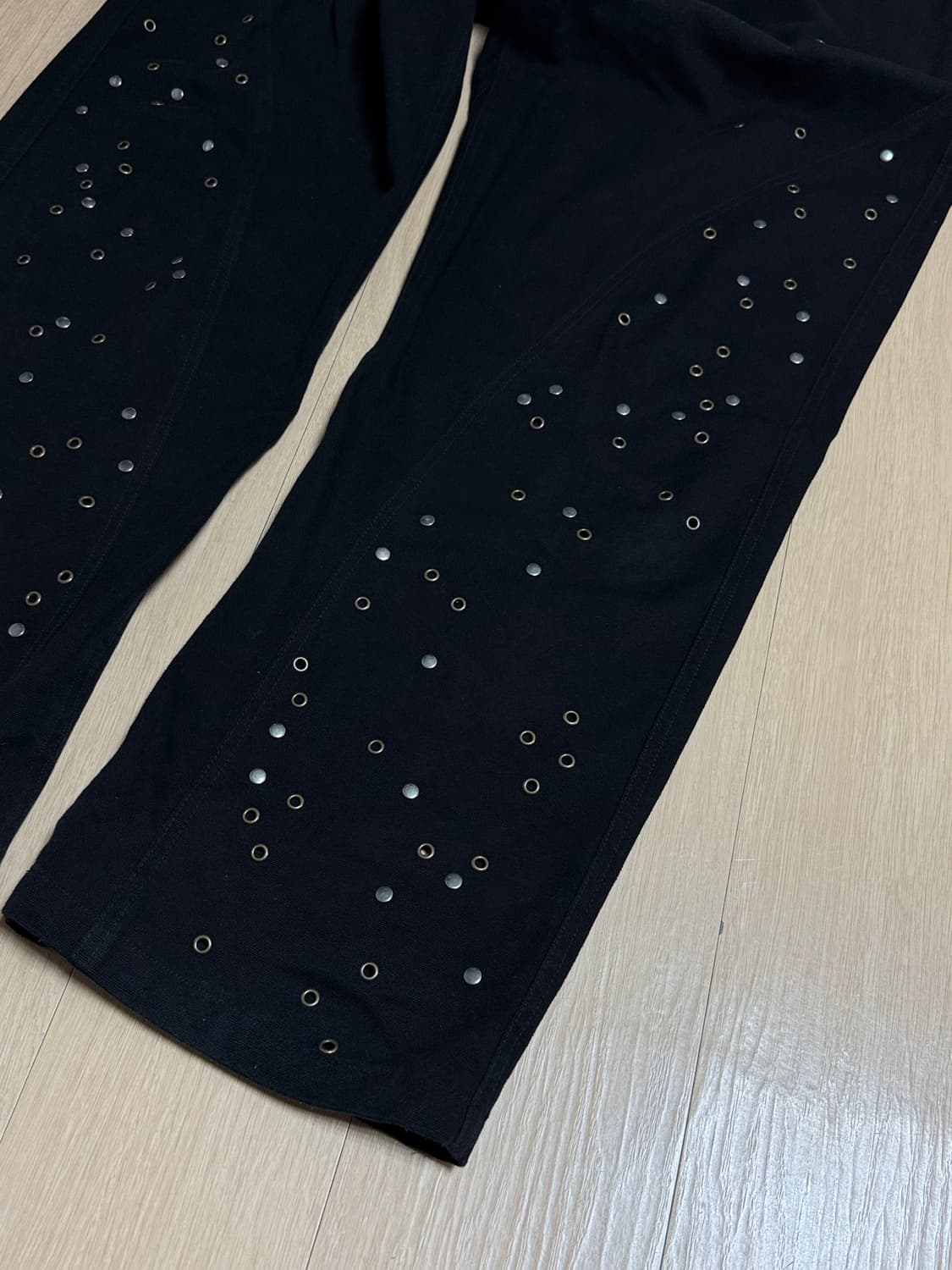 [44] 앤더슨벨 x 자라 릴렉스드 핏 스터드 팬츠 블랙 상품이미지5