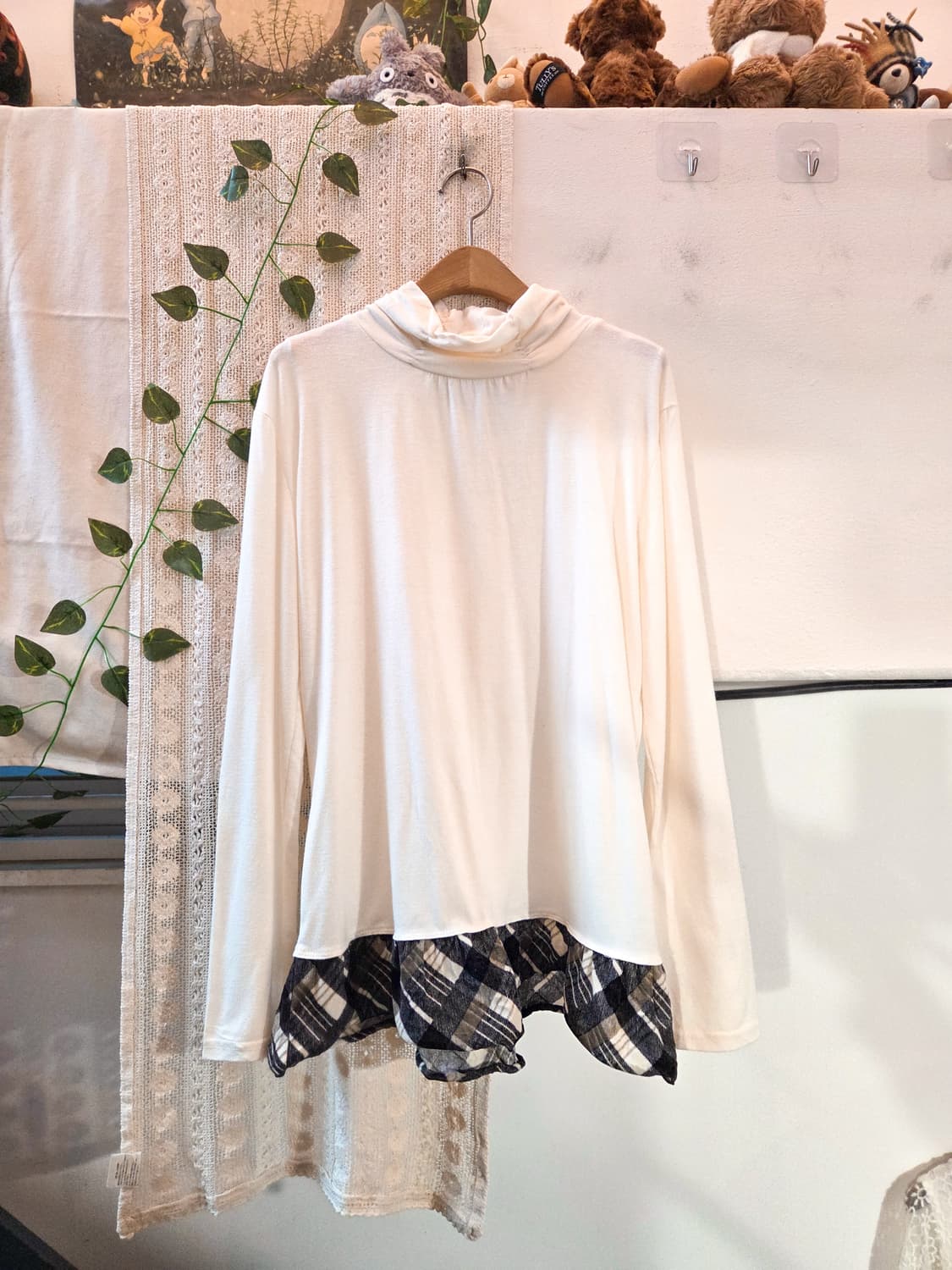 밑단 체크 배색 목폴라 슬리브 상품이미지1