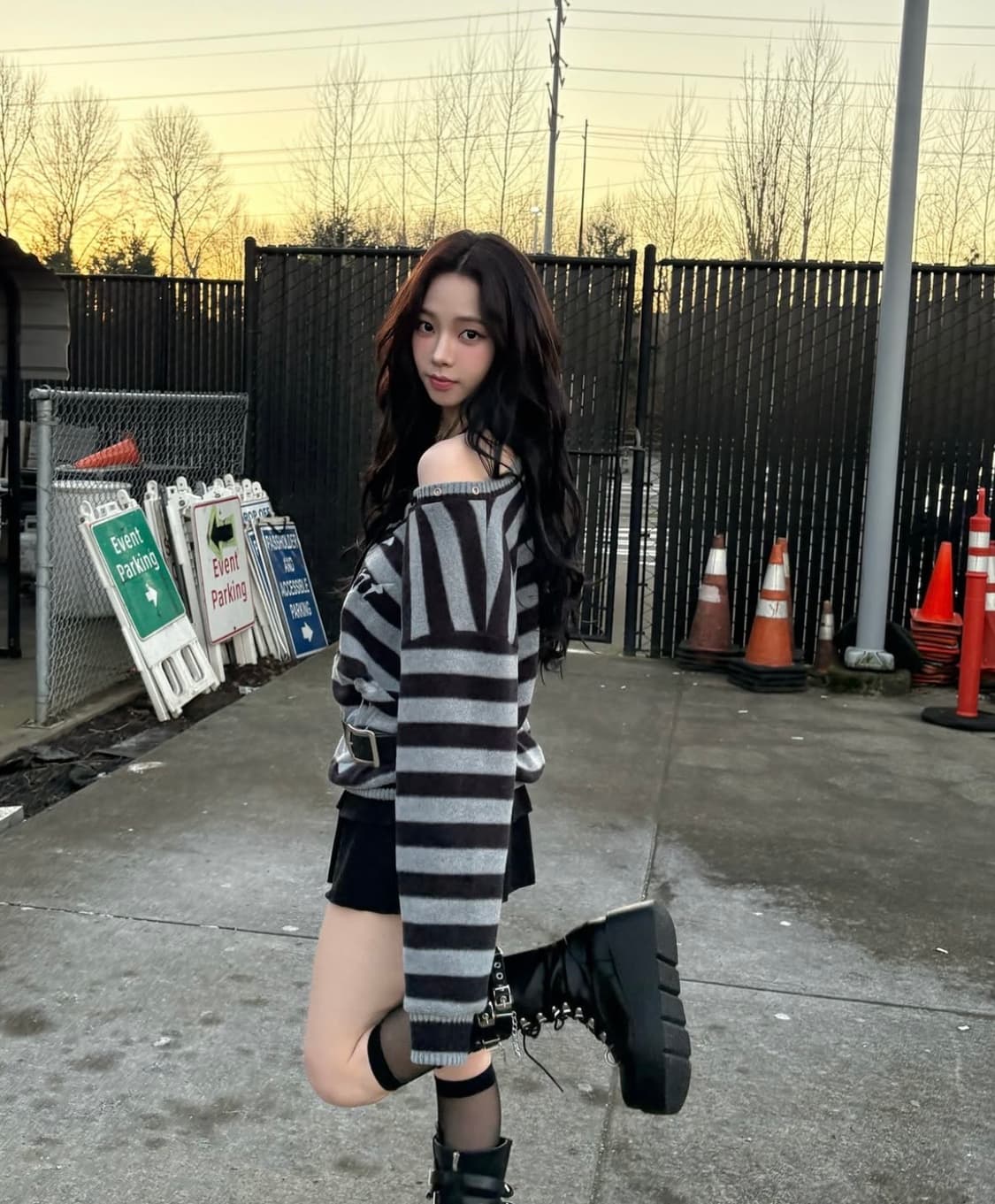 셋업이엑스이 스트라이프 브이넥 오프숄더 니트 상품이미지2