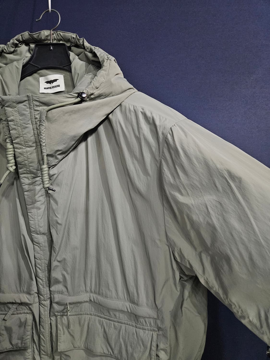 뱀파이어 위켄드 라이트카키 남성 오버핏 105~110 덕다운 숏패딩  상품이미지4
