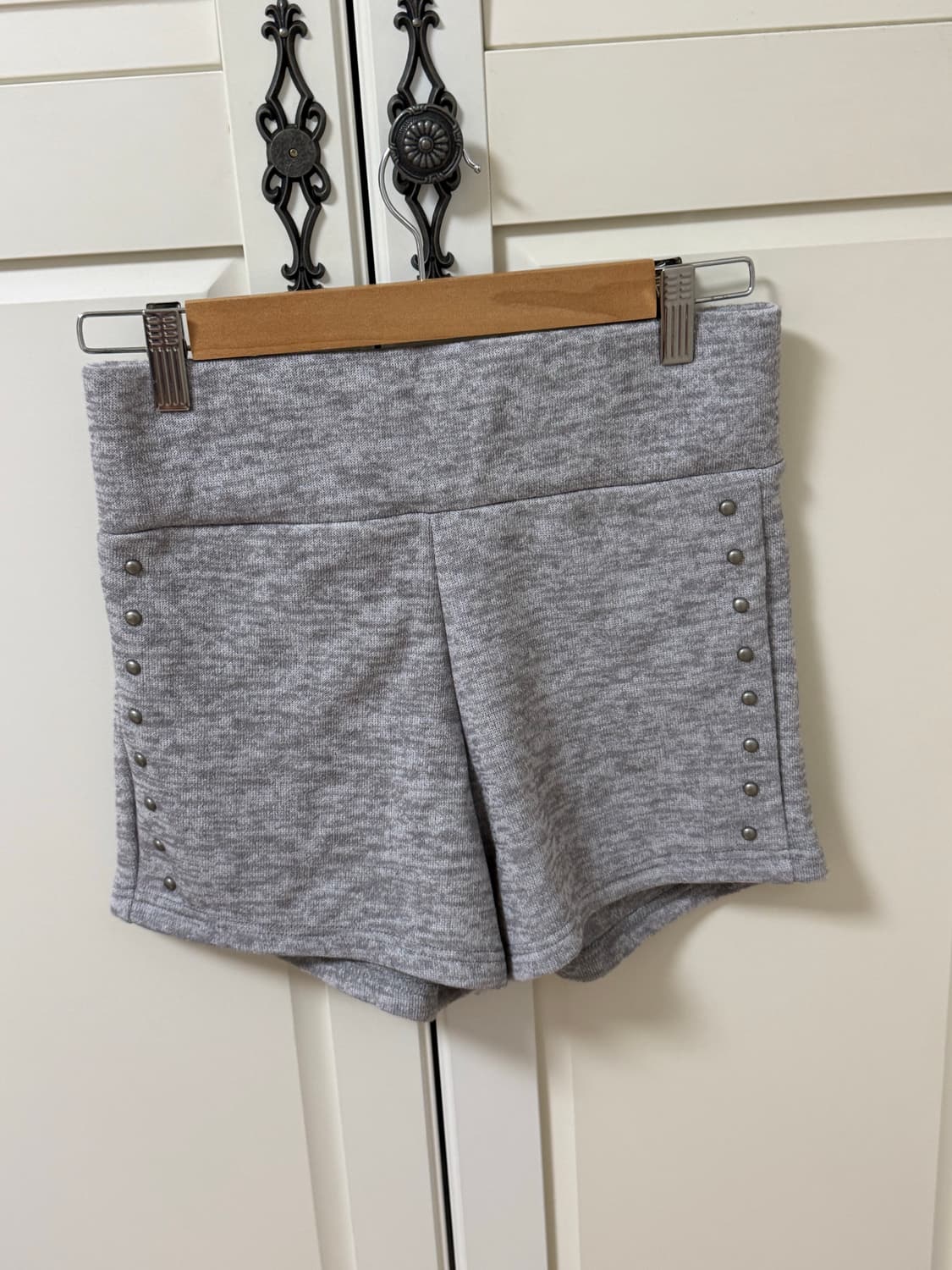 폴리수엠  STUDDED DOLPHIN SHORTS, GRAY 2size 상품이미지4
