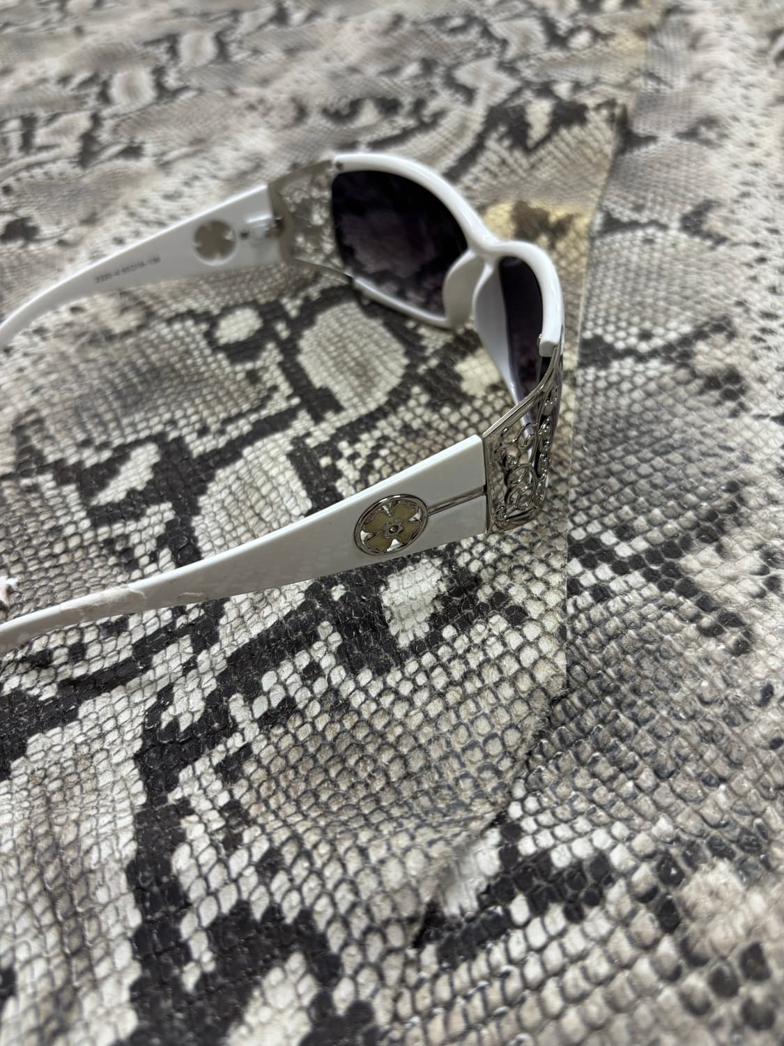 “Vintage” Gothic Detail White sunglasses 상품이미지8