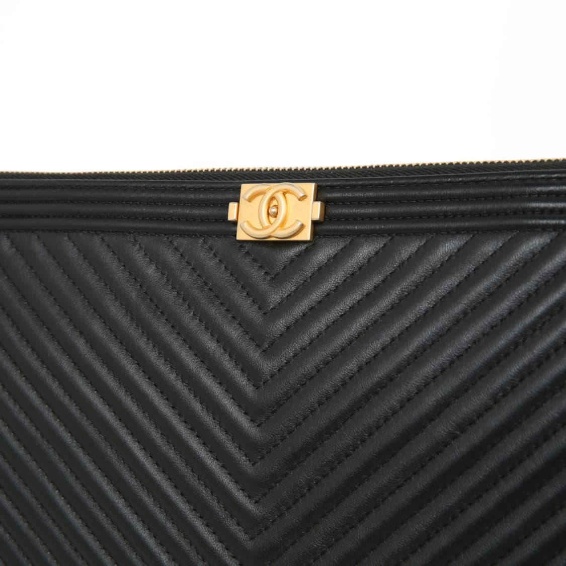 샤넬 클래식 캐비어 보이클러치 라지 쉐브론 블랙 A80570 상품이미지8