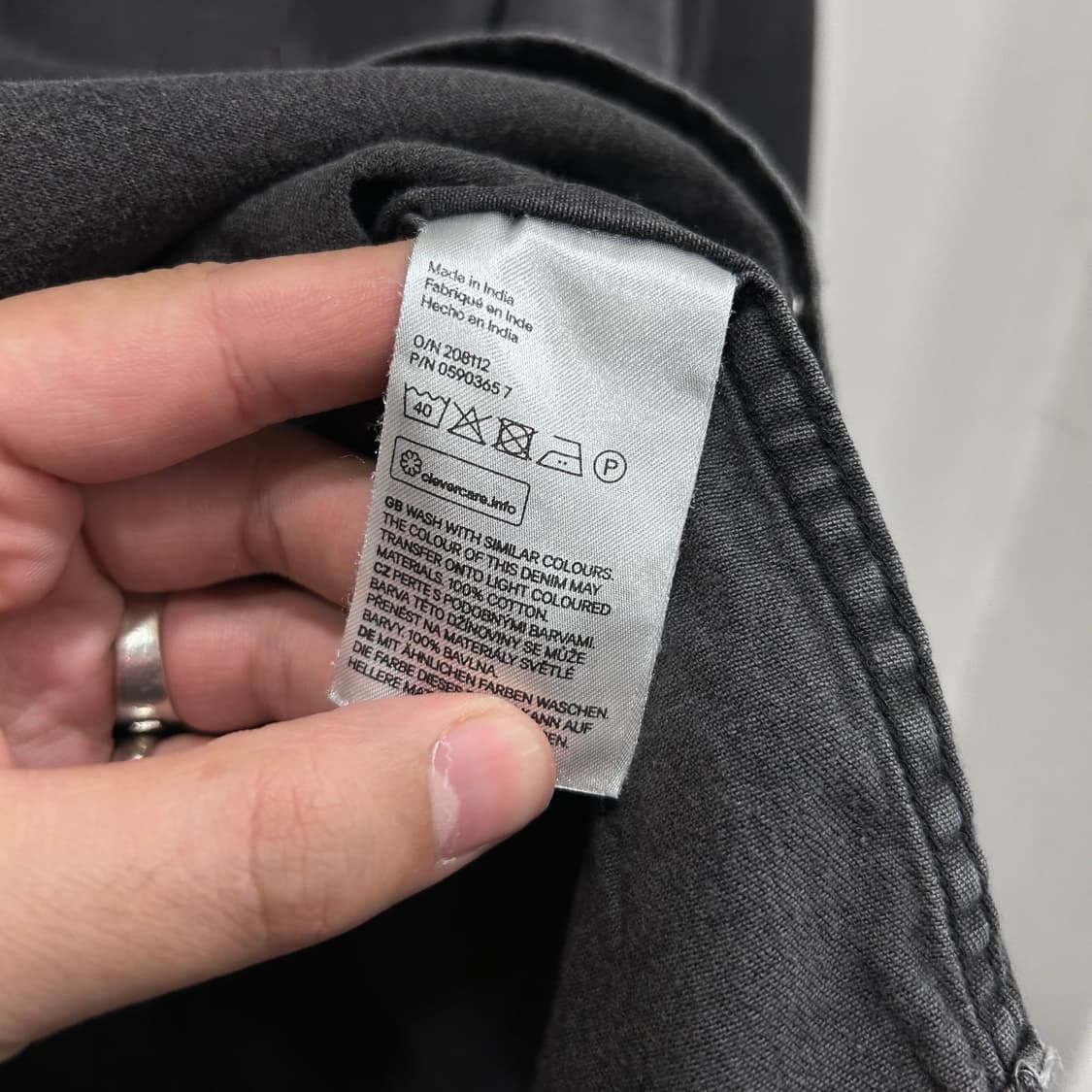 H&M 장미자수 흑청 스냅버튼 데님셔츠 상품이미지4