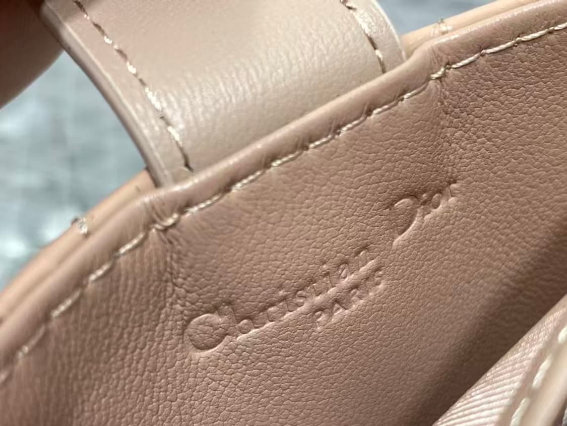 디올 레이디 5-포켓 카드 홀더 페이턴트 까나쥬 카프스킨 페일 옐로우 상품이미지5