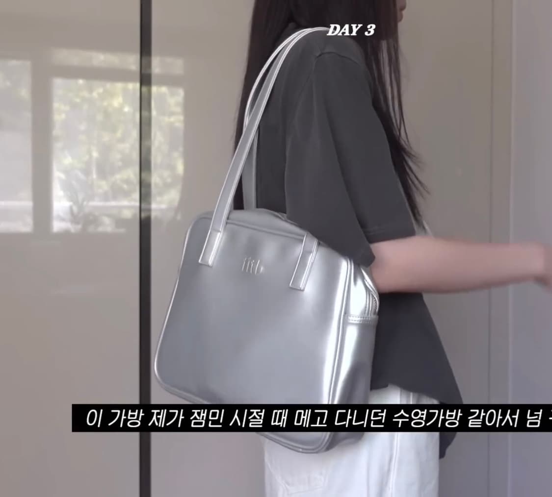 윤비누님 착용) 필인더블랭크 트라페즈 미들 숄더백 상품이미지3