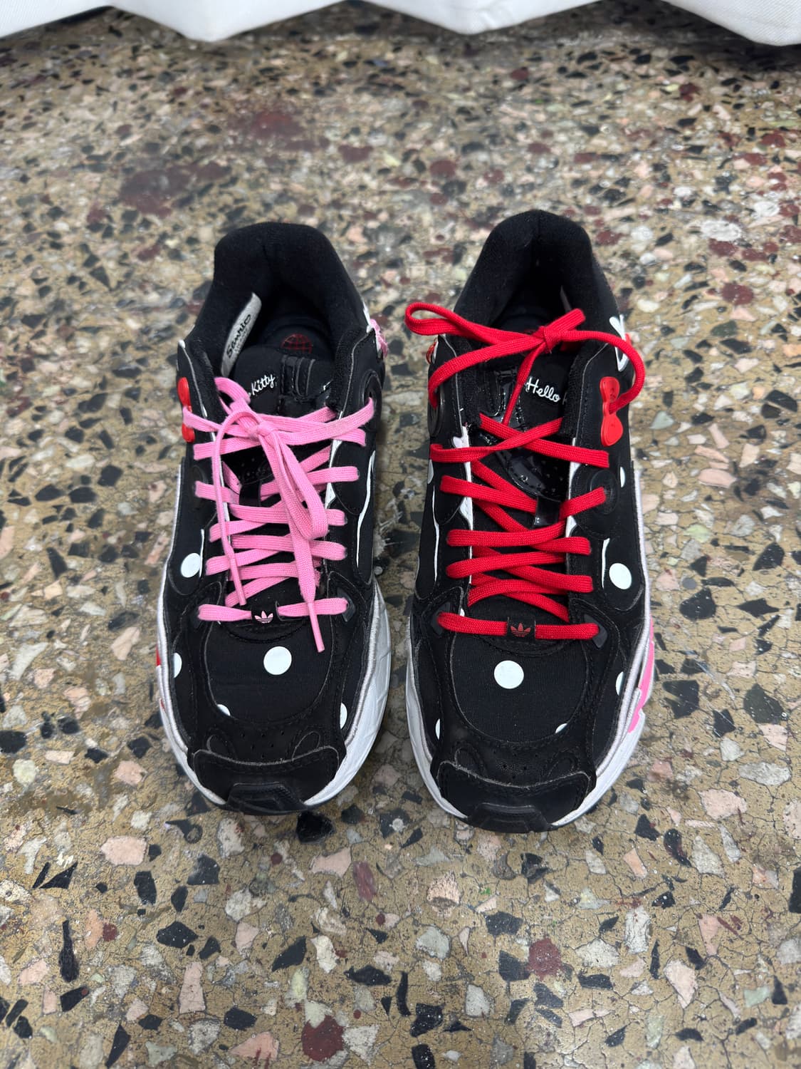sanrio x adidas dot shoes 상품이미지2