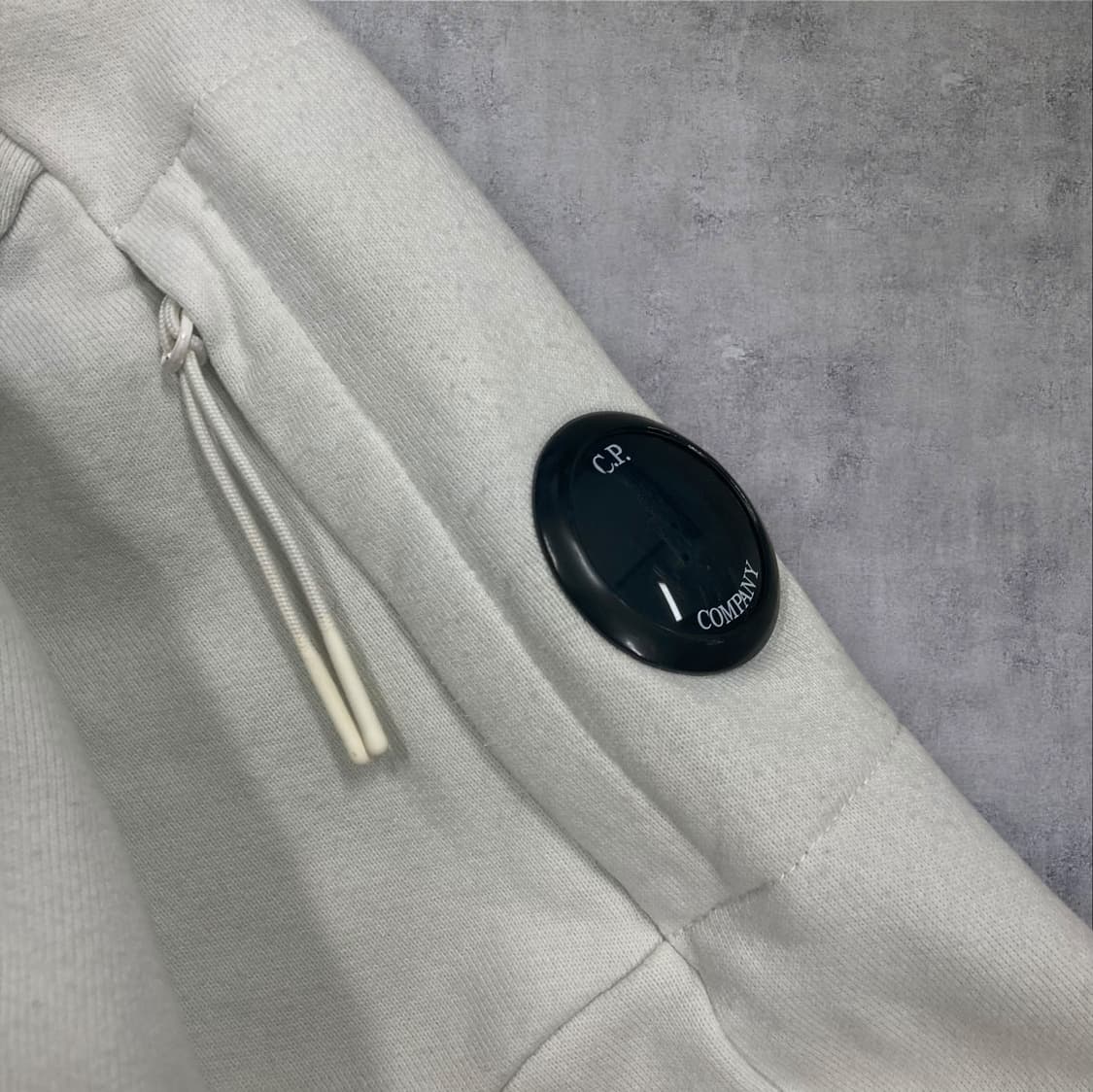 CP컴퍼니 멜란지 컬러 사이드 렌즈 맨투맨 상품이미지2