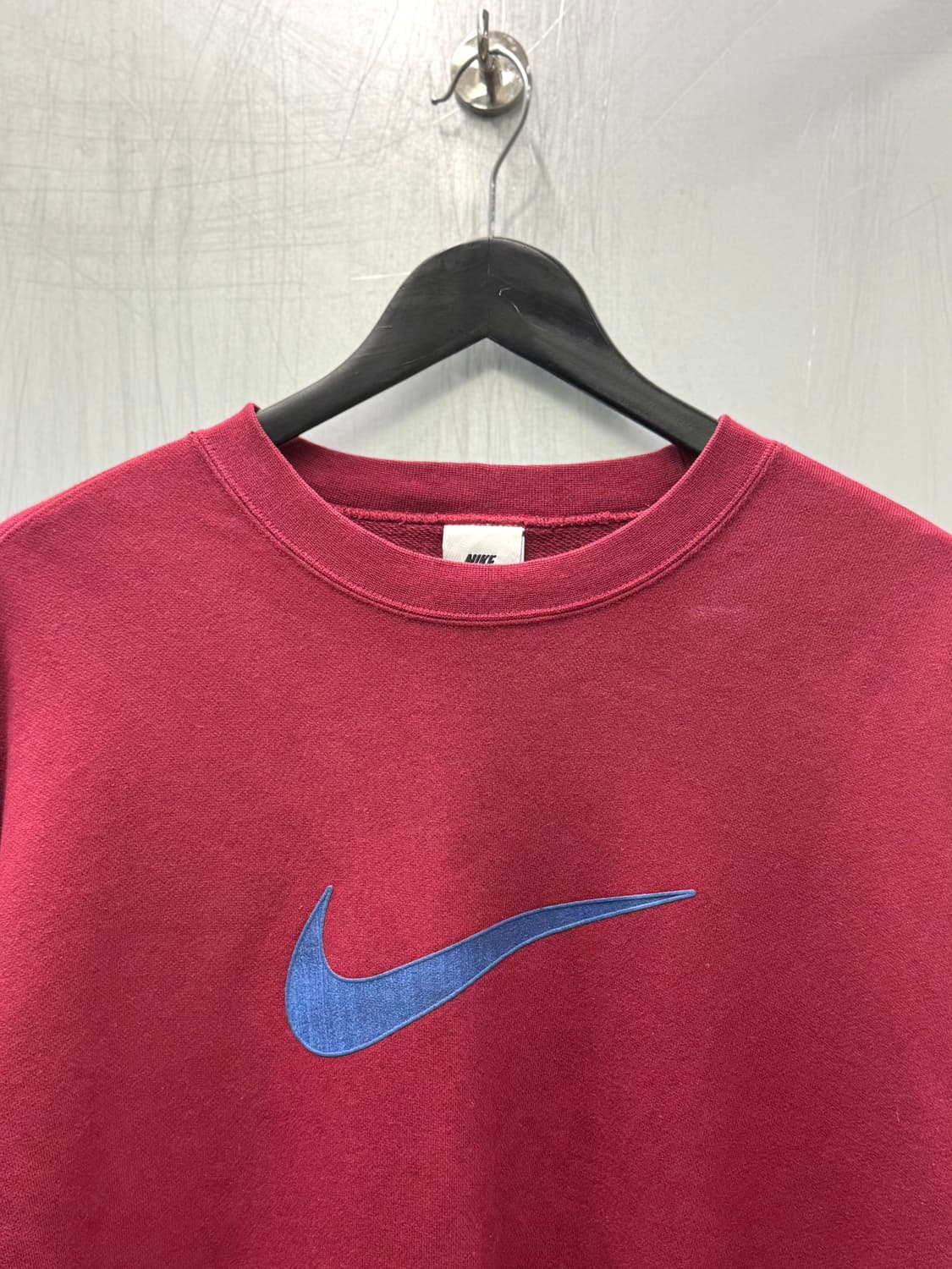 Nike 나이키 버건디 컬러 센터 스우시 크루넥 맨투맨 상품이미지2