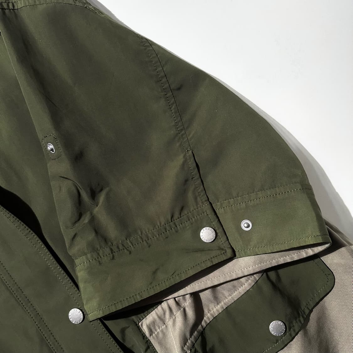 아르마니 익스체인지 투톤 드로스트링 웨이스트 쉬머 반팔 셔츠 자켓 상품이미지8