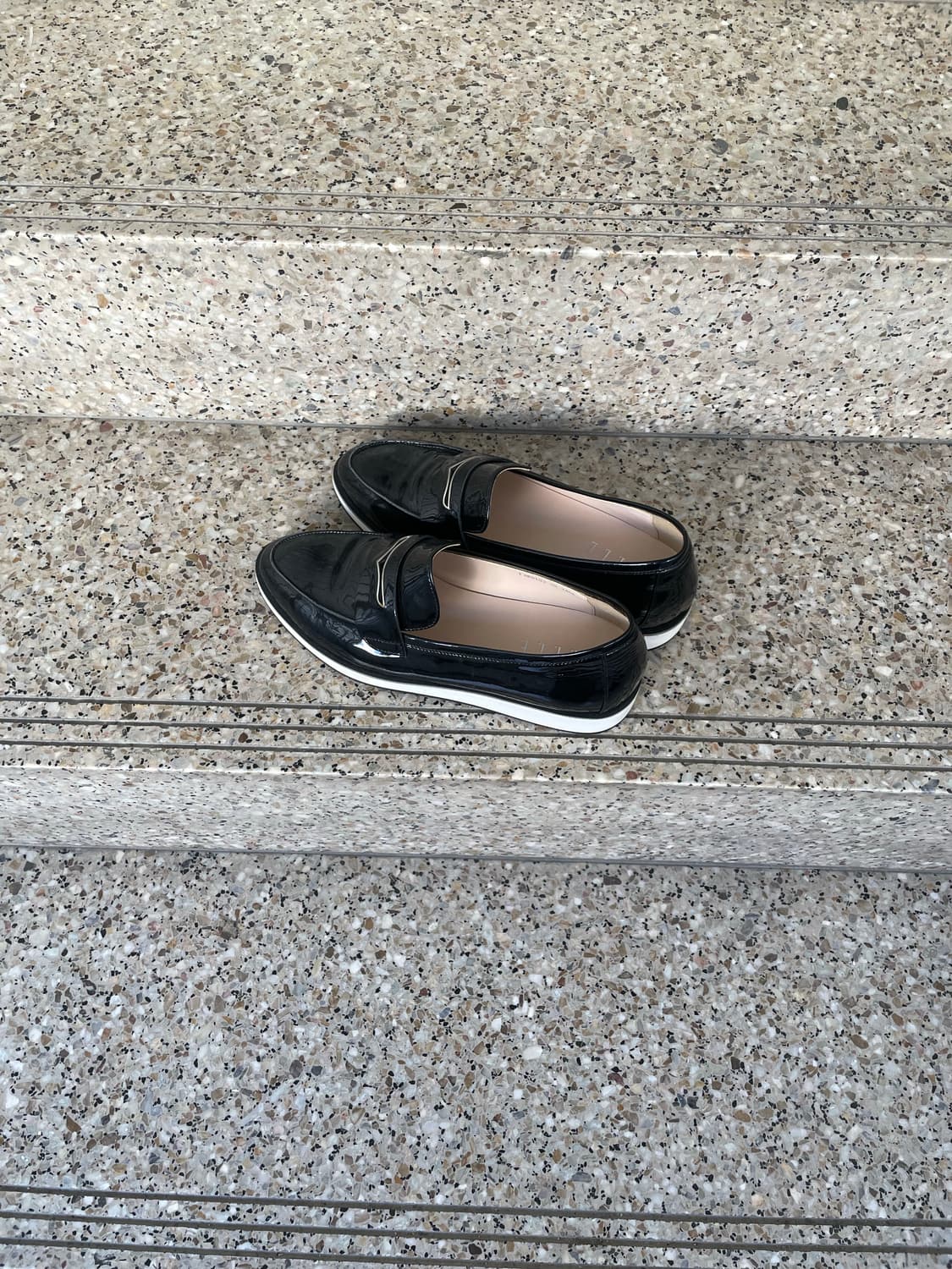 elle black patent loafers 상품이미지1