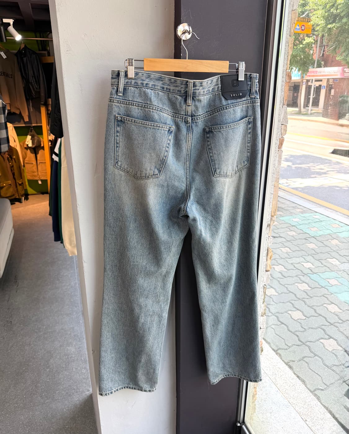 32/ 솔리드옴므 22FW 워싱 백로고패치 데님팬츠 상품이미지8