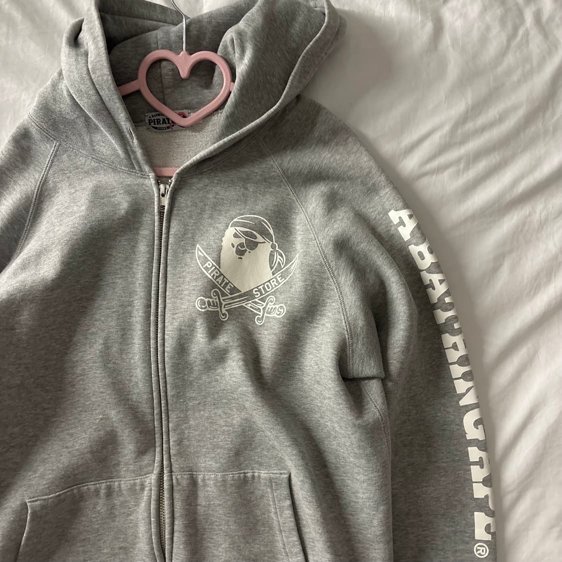 베이프 해적 레터링 후드집업 상품이미지2