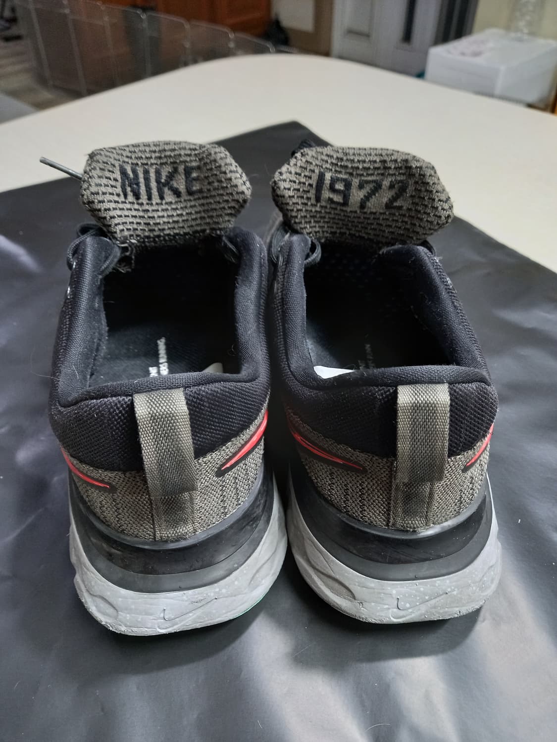 275 NIKE REACT 러닝화 블랙 상품이미지3