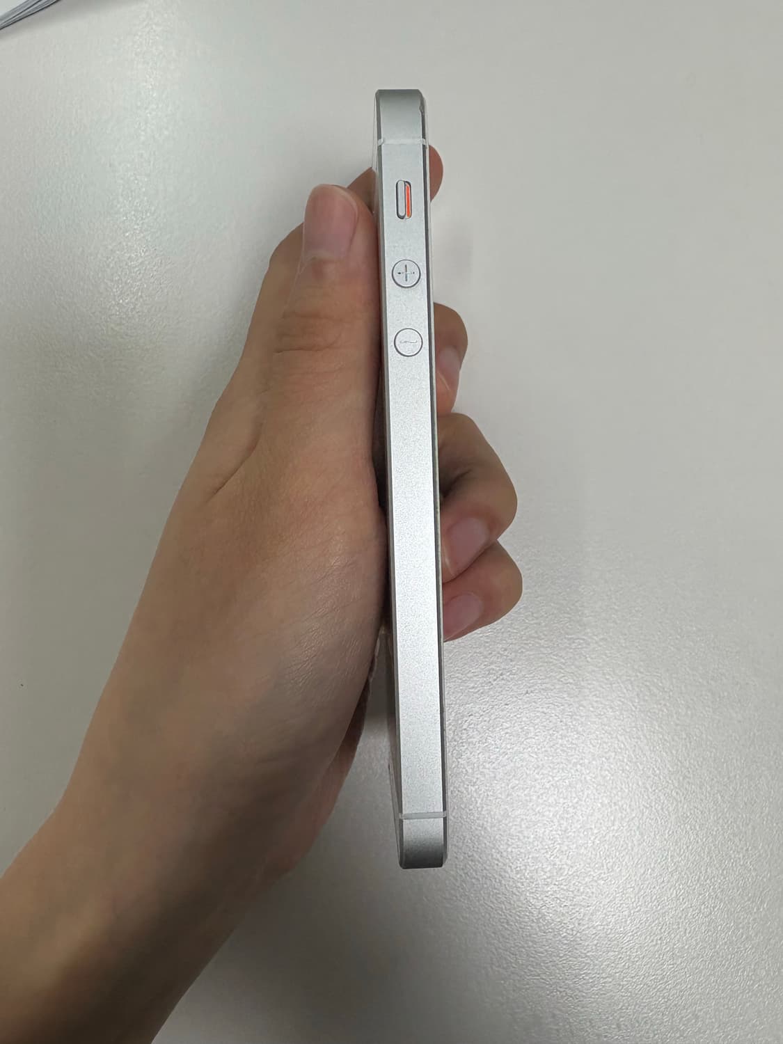 64gb 카메라무음 ) 아이폰 se1 실버 팔아요 상품이미지5