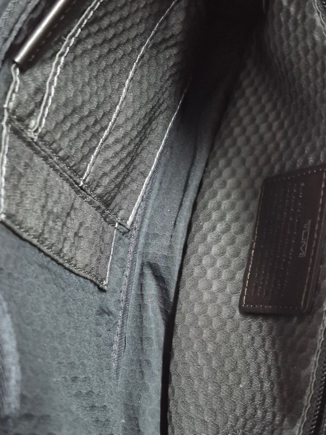 TUMI 투미 블랙 크로스백 222305HK2 상품이미지5