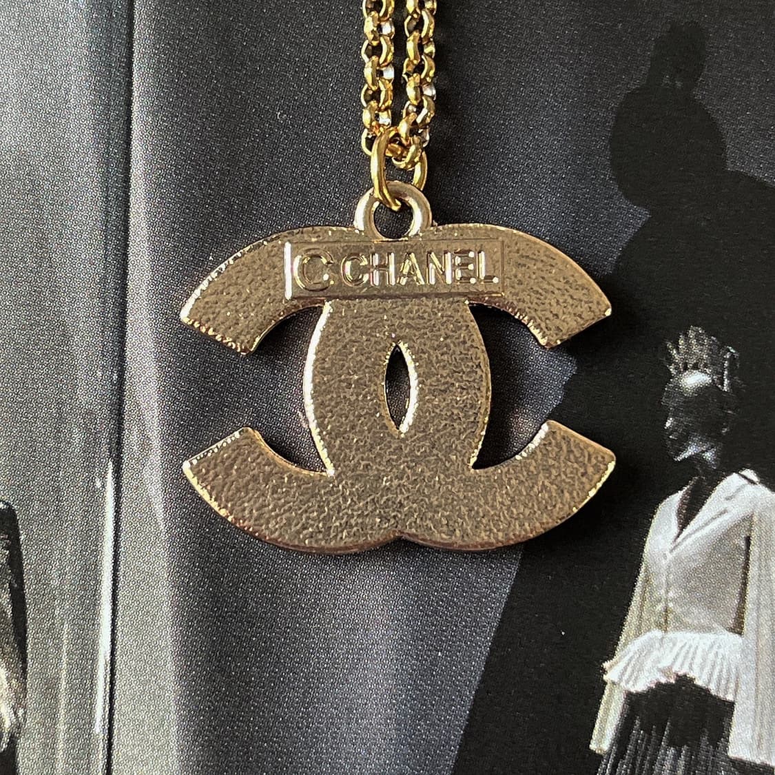 샤넬 크리스탈 블레이드 골드 롱 목걸이 블랙  상품이미지5