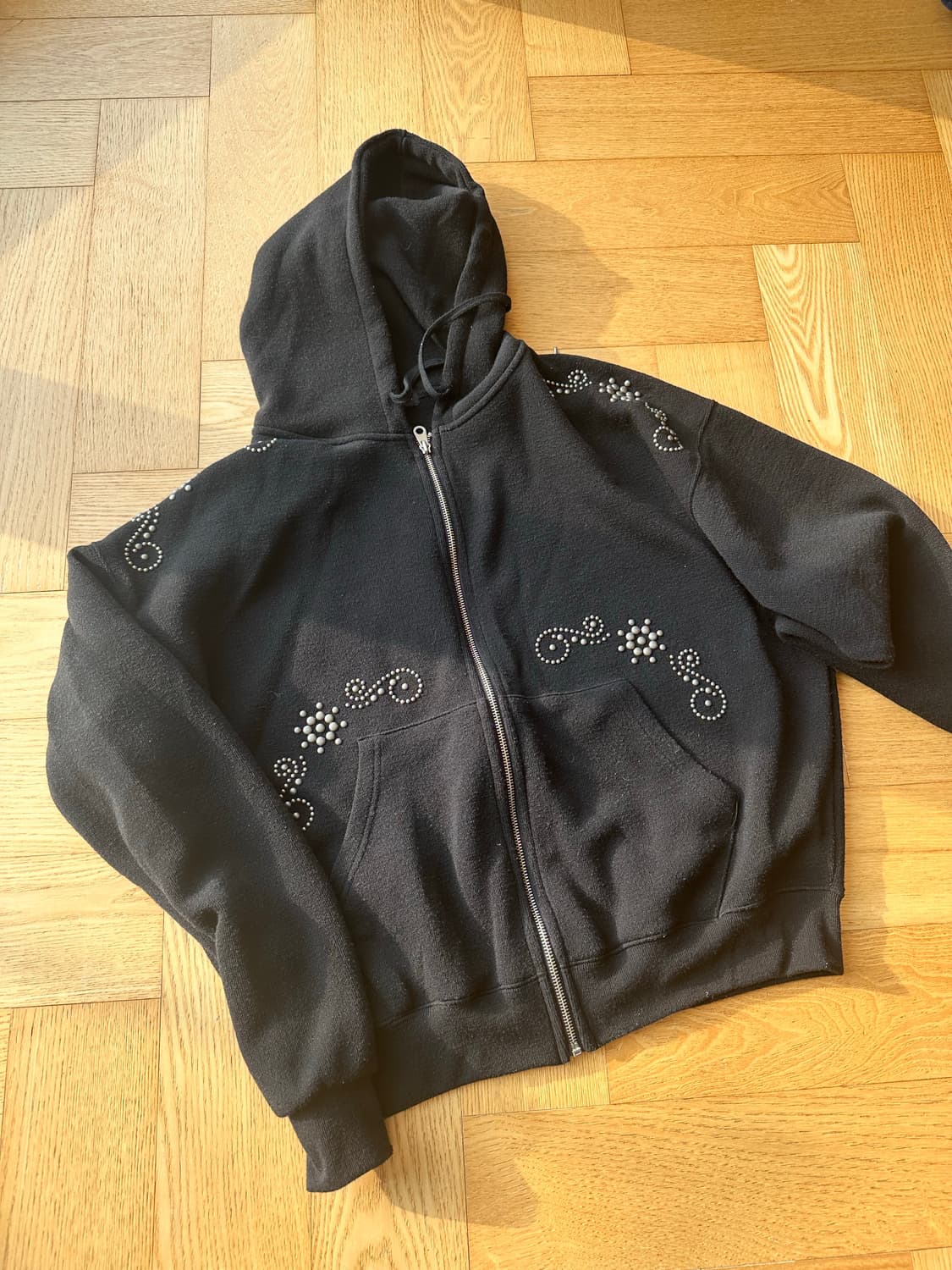 폴리수엠  오너먼트 스터디드 후드집업 상품이미지1