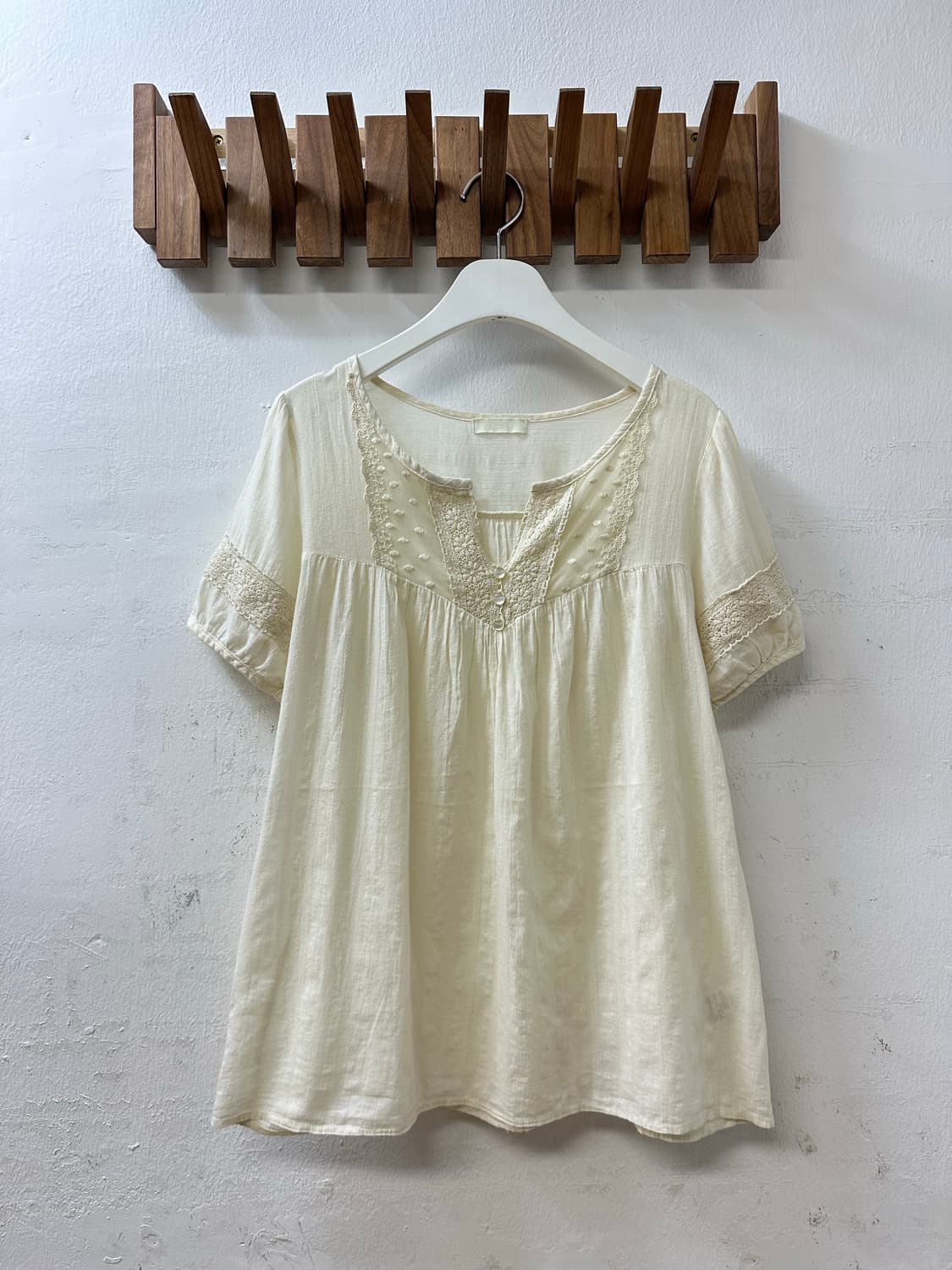 일본빈티지 코튼100% 레이스 요크 도트 디테일 클리어 버튼 블라우스 상품이미지1