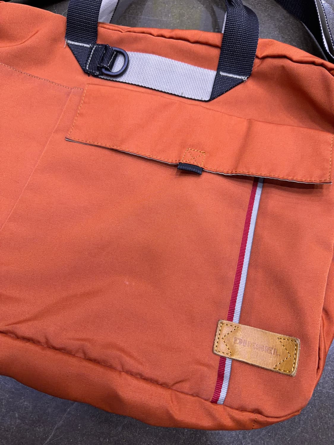 디젤 2way 유틸리티 멀티포켓 토트백 크로스백 상품이미지4