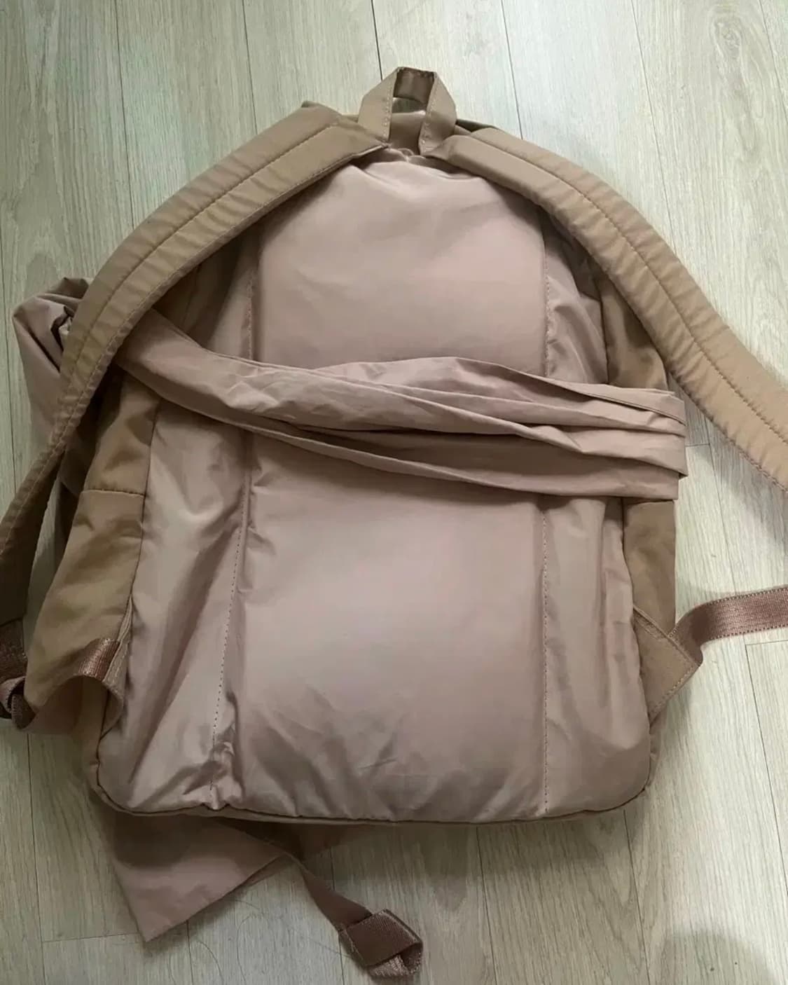 이우가마카라스 노티드 백팩 미스티 로즈 상품이미지3