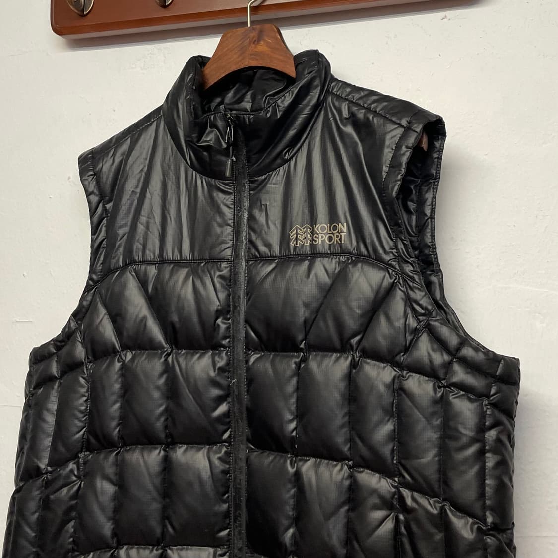 코오롱 바둑판 덕 다운 블랙 패딩 베스트   상품이미지2