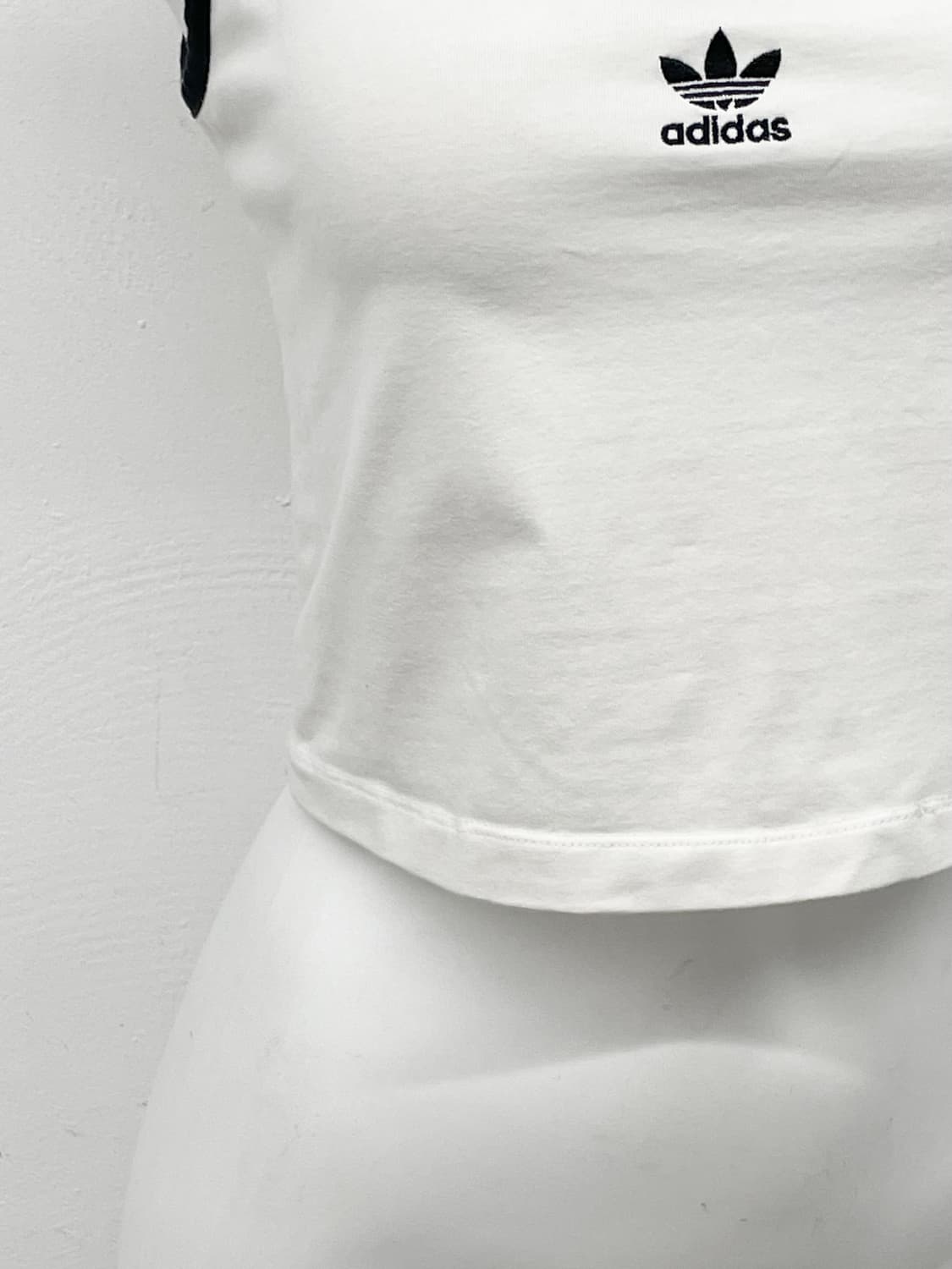 아디다스 로고 자수 탑 상품이미지3