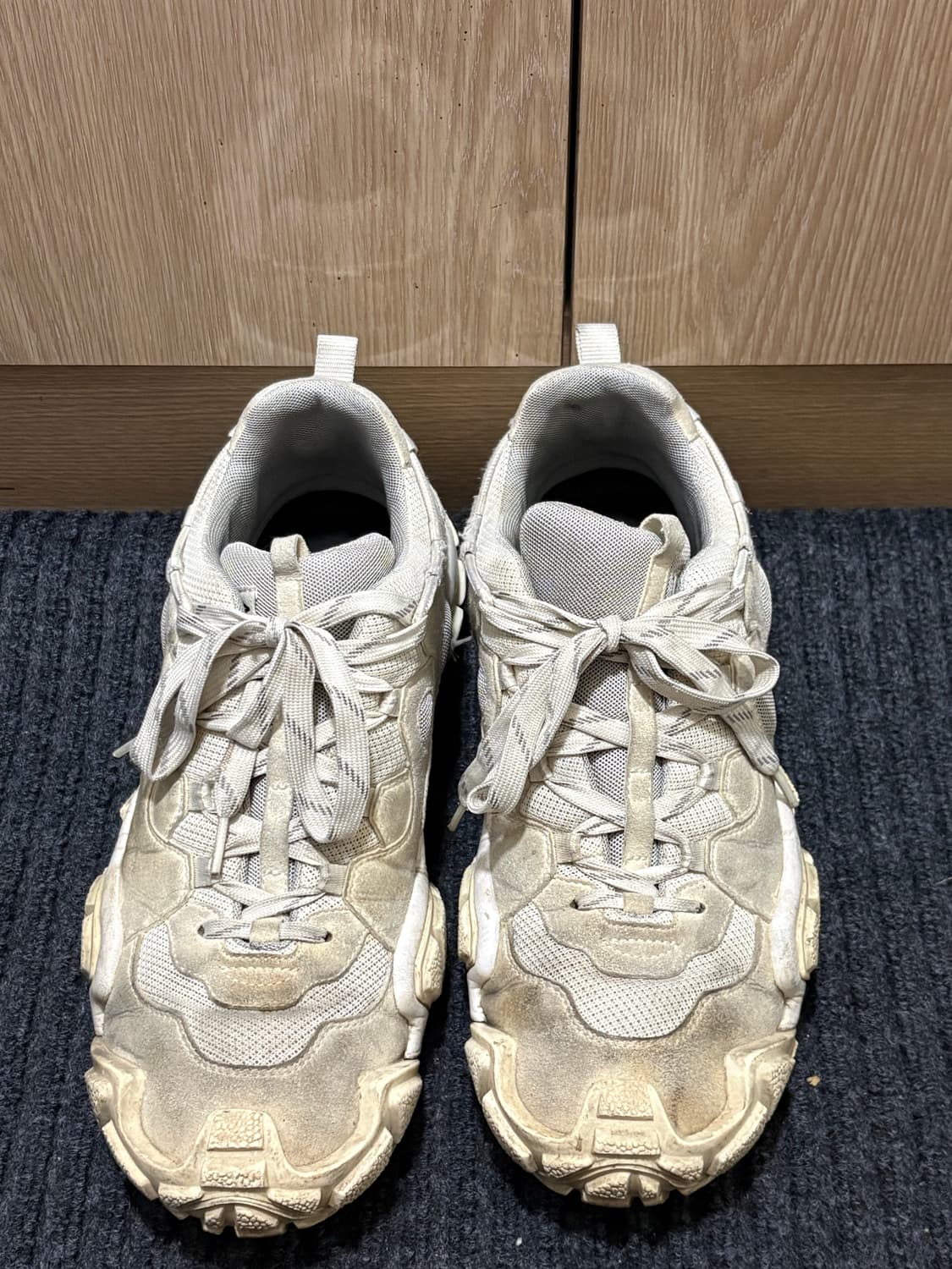 [Acne Studios] 아크네 스튜디오 볼스터 텀블드 스니커즈 화이트 상품이미지2