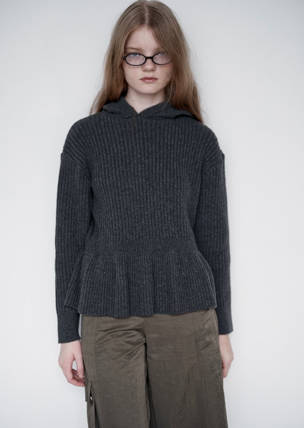 생긴스튜디오 flare waist wool hooded knit 상품이미지3