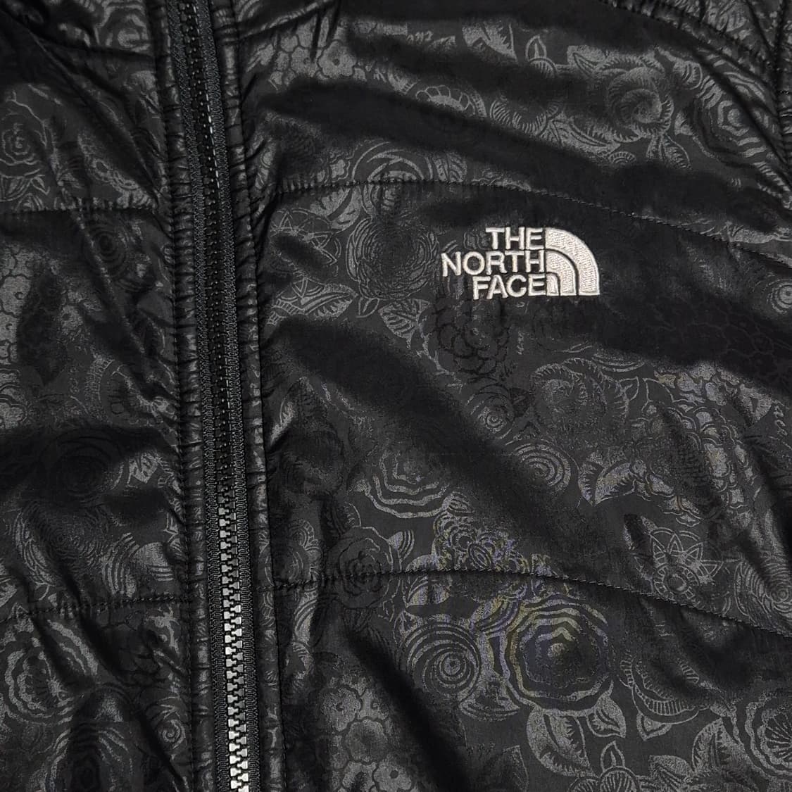 노스페이스 플로랄 패턴 M사이즈 경량패딩 상품이미지3